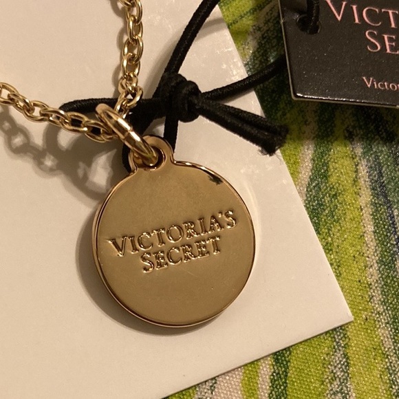 Victoria's Secret Other - LIMITED VS BOTTLE CHARM